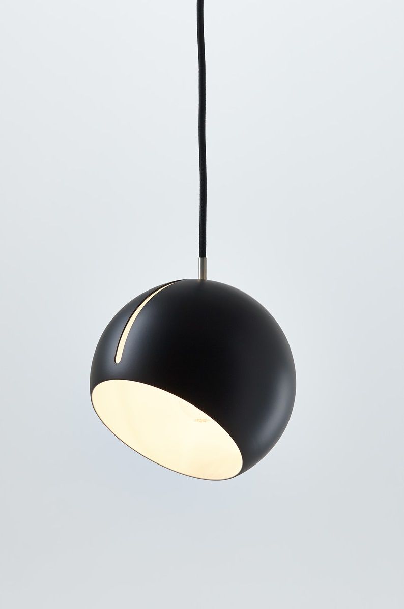 Tilt Globe | zwart-wit