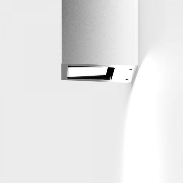 Gap Q White